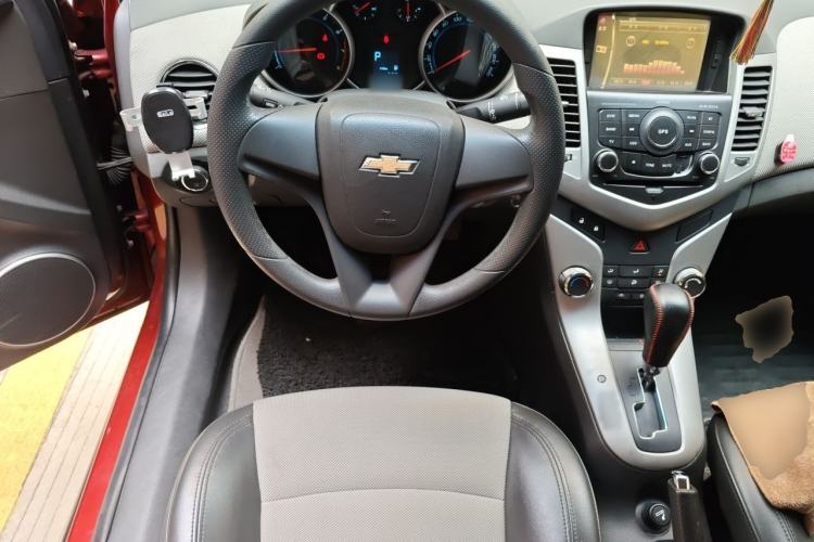 Used Chevrolet Cruze 2012 1.8L SE AT Steering Wheel