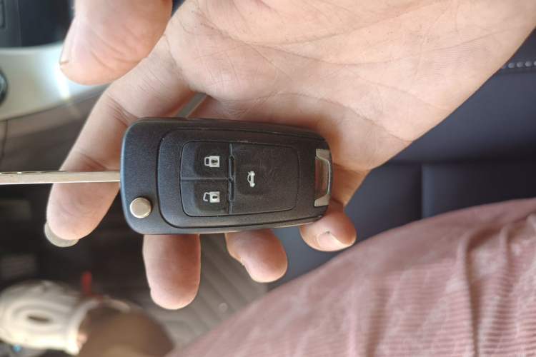 Used Chevrolet Cruze 2012 1.6L SE MT Vehicle Key