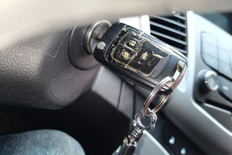 Used Chevrolet Cruze 2012 1.6L SL MT Vehicle Key