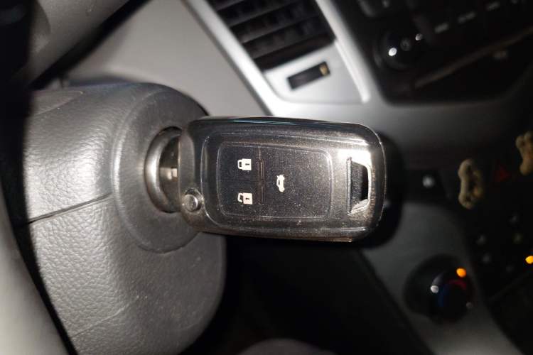 Used Chevrolet Cruze 2012 1.6L SL MT Vehicle Key