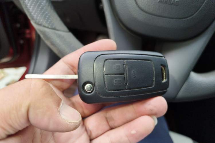 Used Chevrolet Cruze 2012 1.6L SL MT Vehicle Key