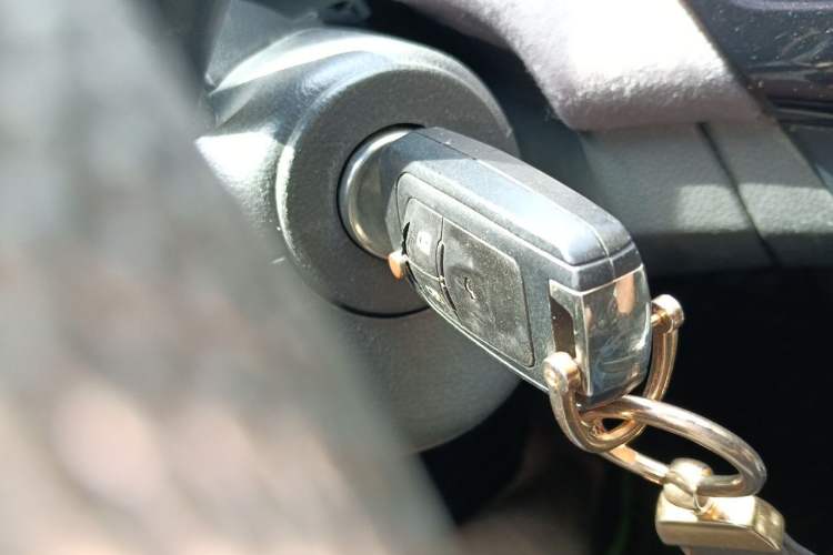 Used Chevrolet Cruze 2012 1.6L SL MT Vehicle Key