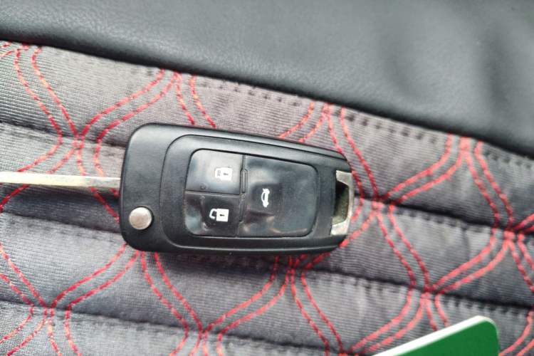 Used Chevrolet Cruze 2012 1.6L SL Grand Edition Manual Transmission Vehicle Key