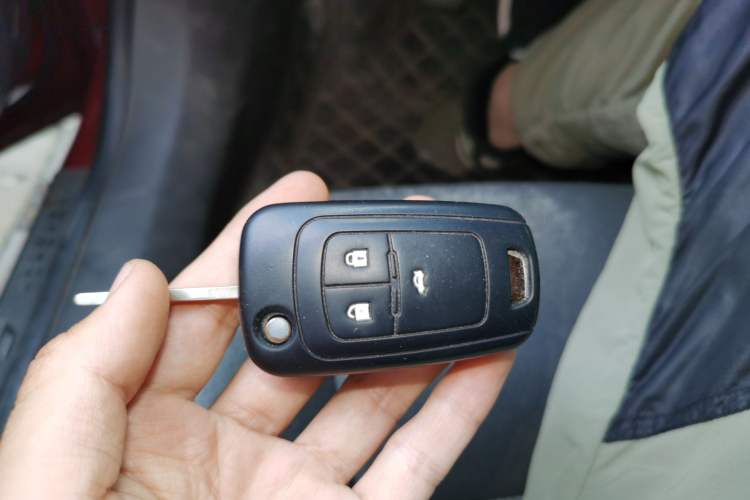 Used Chevrolet Cruze 2012 1.6L SL Grand Edition Manual Transmission Vehicle Key