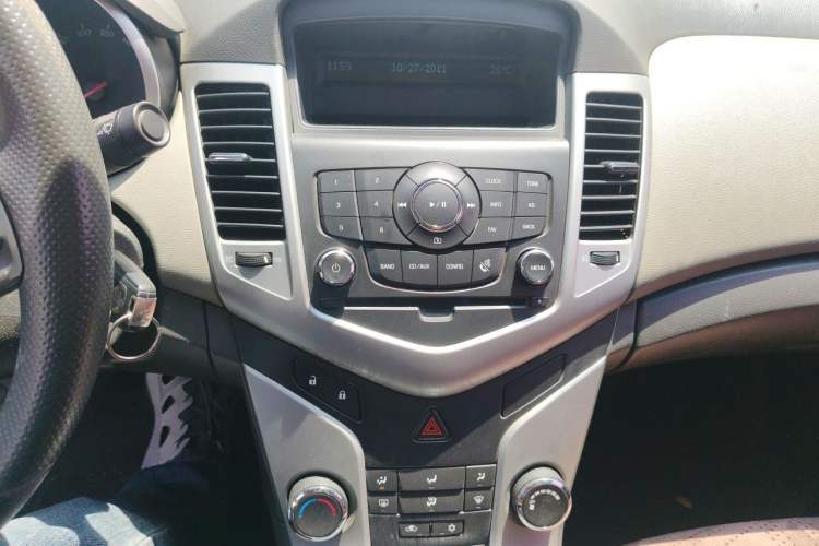 Used Chevrolet Cruze 2012 1.6L SL Grand Edition Manual Transmission Audio And AC Panel