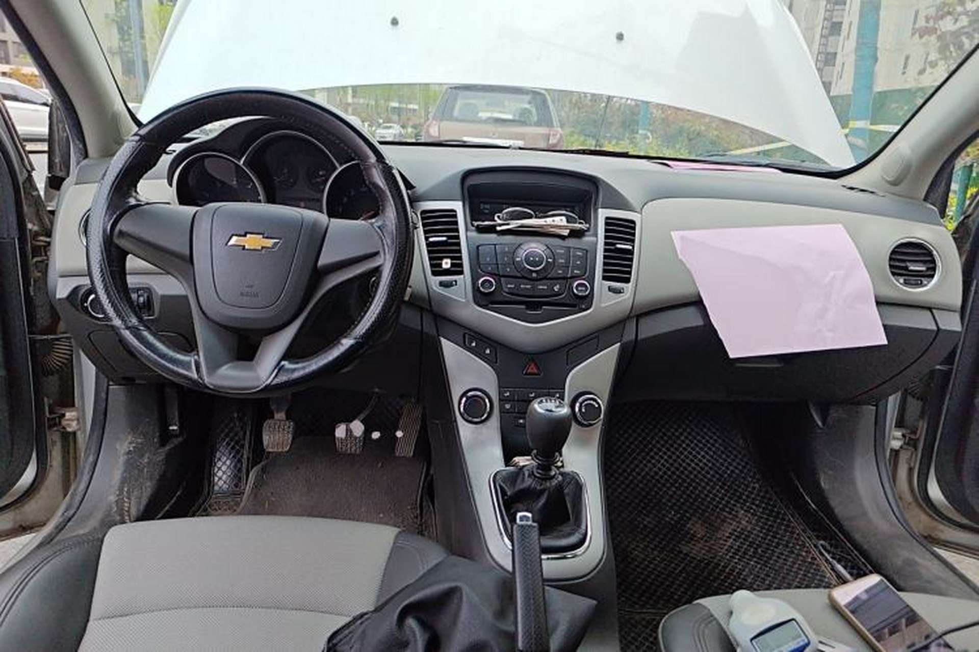 Used Chevrolet Cruze 2012 1.6L SL Grand Edition Manual Transmission Center Console