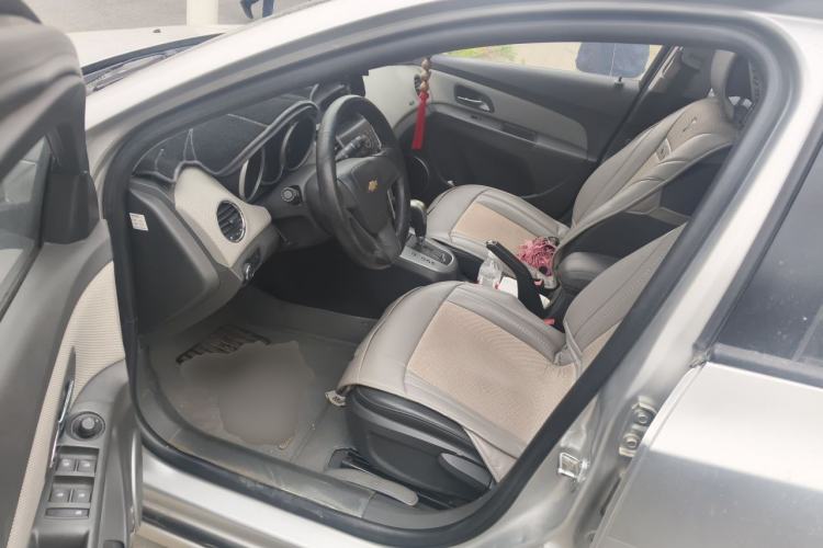 Used Chevrolet Cruze 2012 1.8L SE AT Driver Seat
