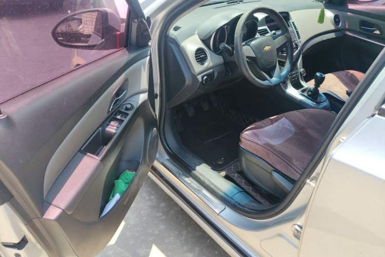 Used Chevrolet Cruze 2012 1.6L SL Grand Edition Manual Transmission Driver Seat