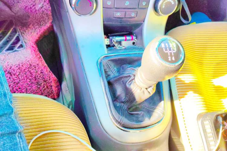 Used Chevrolet Cruze 2012 1.6L SL Grand Edition Manual Transmission Gear Lever