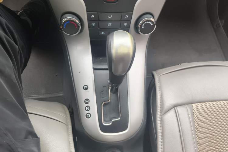 Used Chevrolet Cruze 2012 1.8L SE AT Gear Lever