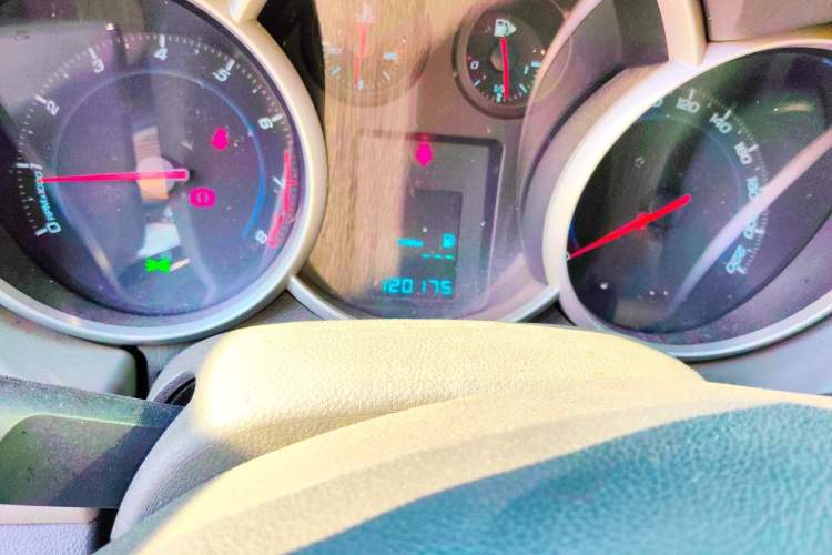 Used Chevrolet Cruze 2012 1.6L SL Grand Edition Manual Transmission Odometer Close Up