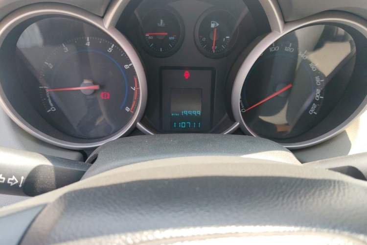 Used Chevrolet Cruze 2012 1.6L SL Grand Edition Manual Transmission Odometer Close Up