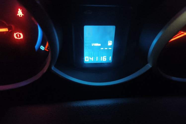 Used Chevrolet Cruze 2012 1.6L SE MT Odometer Close Up