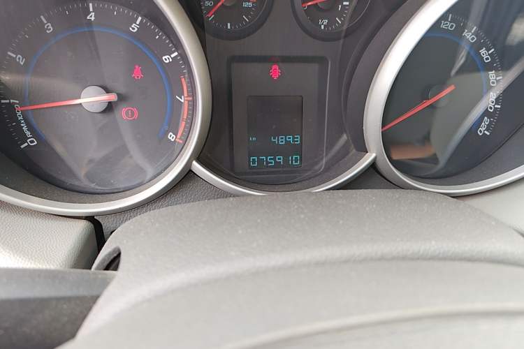 Used Chevrolet Cruze 2012 1.6L SL Grand Edition Manual Transmission Odometer Close Up