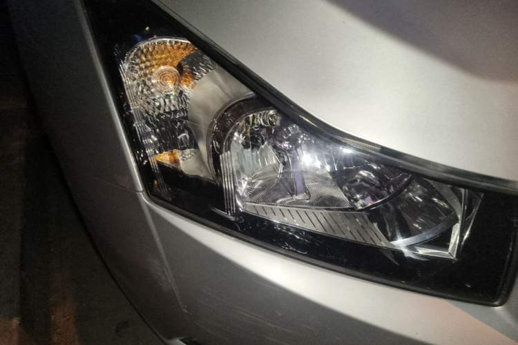 Used Chevrolet Cruze 2012 1.6L SE MT Right Front Headlight