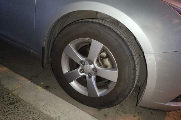 Used Chevrolet Cruze 2012 1.6L SE MT Right Front Wheel Hub