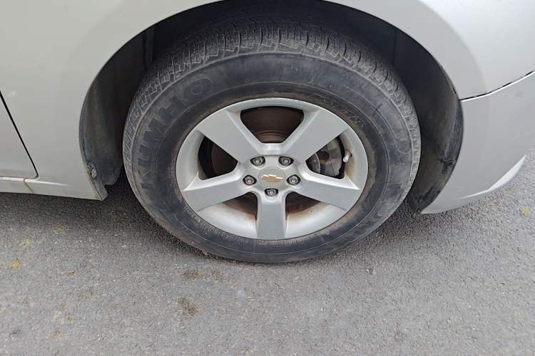 Used Chevrolet Cruze 2012 1.6L SL Grand Edition Manual Transmission Right Front Wheel Hub