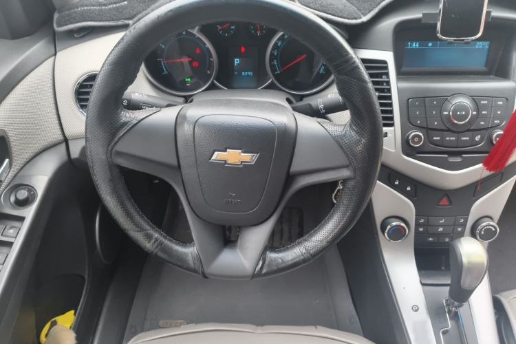Used Chevrolet Cruze 2012 1.8L SE AT Steering Wheel
