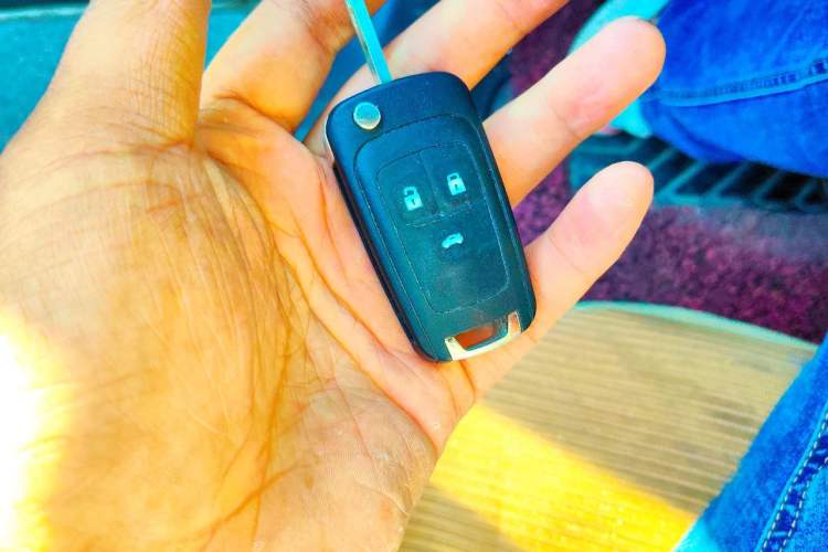 Used Chevrolet Cruze 2012 1.6L SL Grand Edition Manual Transmission Vehicle Key