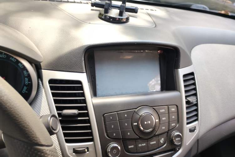 Used Chevrolet Cruze 2012 1.8L SE AT Audio And AC Panel