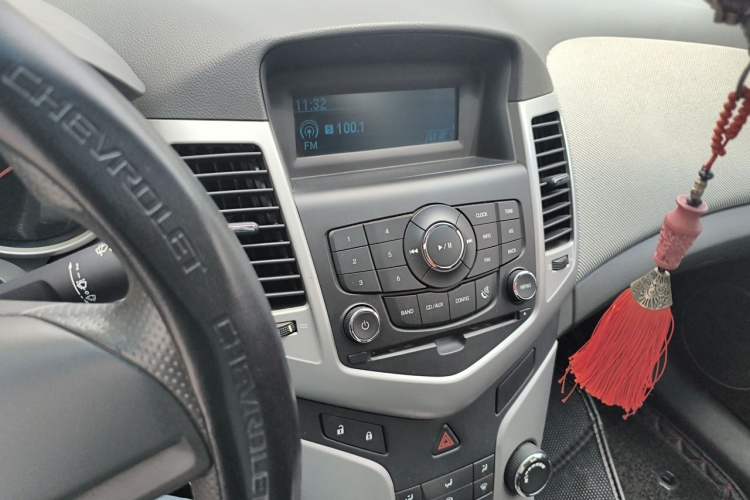 Used Chevrolet Cruze 2012 1.8L SE AT Audio And AC Panel