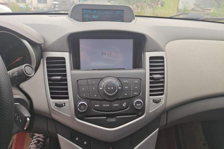 Used Chevrolet Cruze 2012 1.8L SE AT Audio And AC Panel