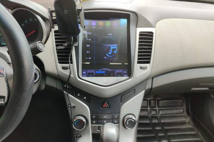 Used Chevrolet Cruze 2012 1.8L SE AT Audio And AC Panel