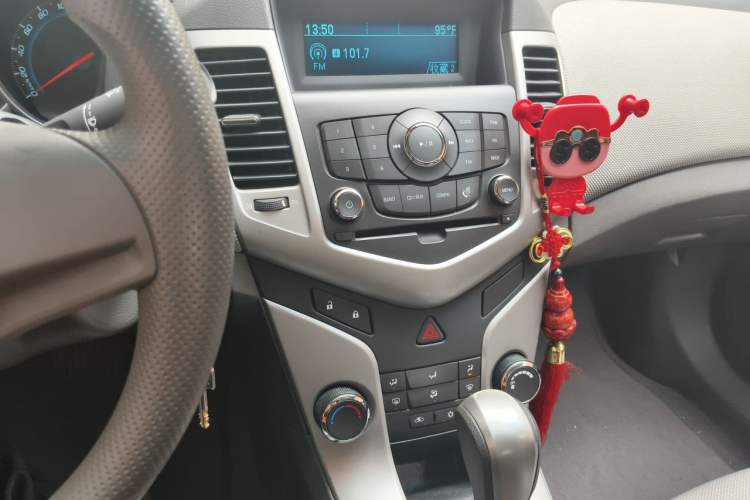 Used Chevrolet Cruze 2012 1.8L SE AT Audio And AC Panel