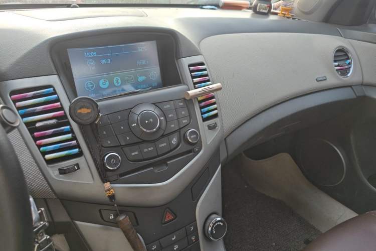 Used Chevrolet Cruze 2012 1.6L SE MT Audio And AC Panel
