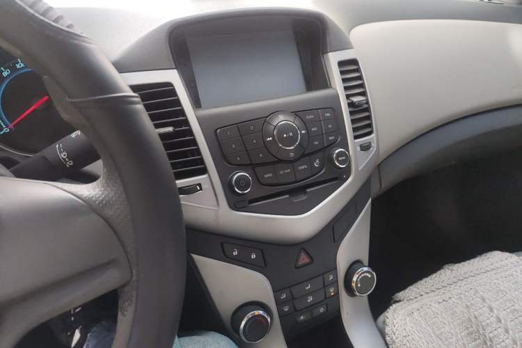 Used Chevrolet Cruze 2012 1.6L SL Grand Edition Manual Transmission Audio And AC Panel