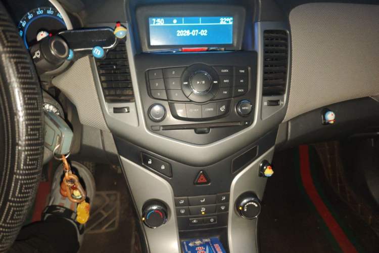 Used Chevrolet Cruze 2012 1.6L SE MT Audio And AC Panel