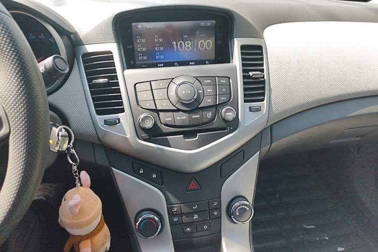 Used Chevrolet Cruze 2012 1.6L SE MT Audio And AC Panel