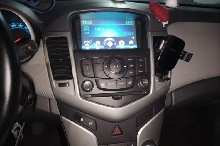 Used Chevrolet Cruze 2012 1.6L SE MT Audio And AC Panel