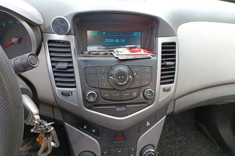 Used Chevrolet Cruze 2012 1.6L SE MT Audio And AC Panel