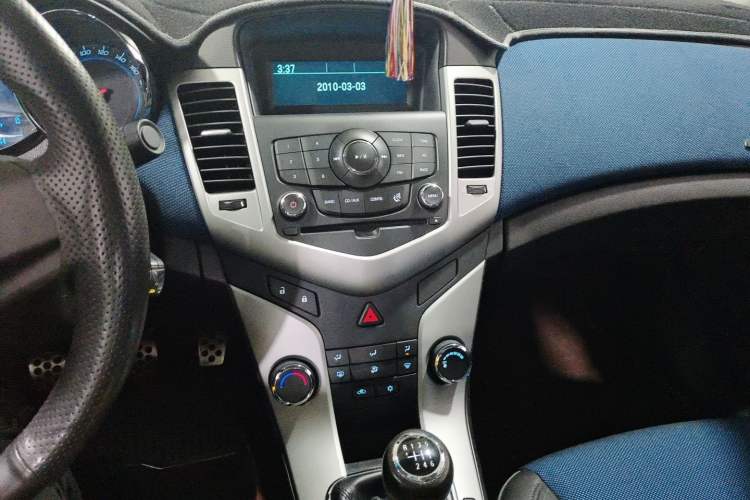 Used Chevrolet Cruze 2012 1.6T SE MT Audio And AC Panel