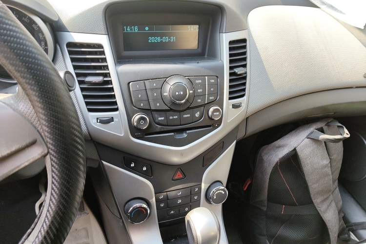 Used Chevrolet Cruze 2012 1.8L SE AT Audio And AC Panel