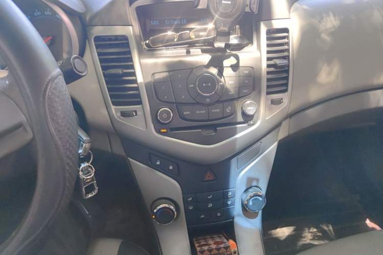 Used Chevrolet Cruze 2012 1.6L SL MT Audio And AC Panel