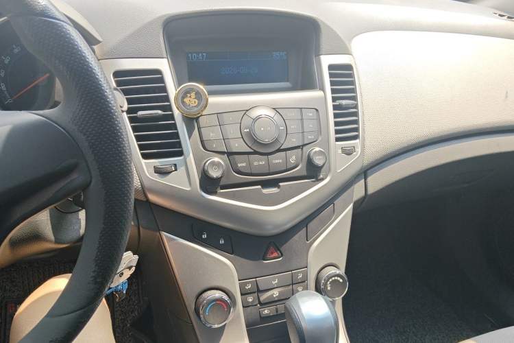 Used Chevrolet Cruze 2012 1.8L SE AT Audio And AC Panel
