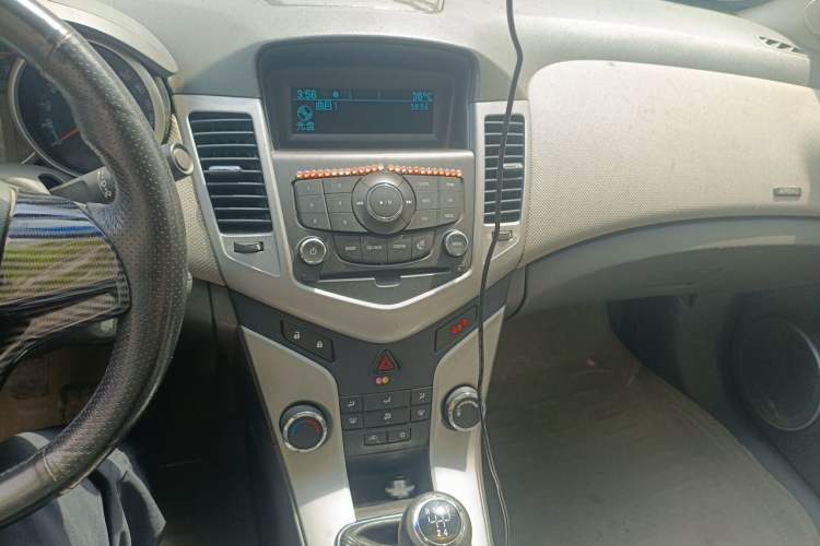 Used Chevrolet Cruze 2012 1.6L SL MT Audio And AC Panel