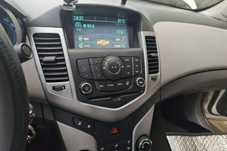 Used Chevrolet Cruze 2012 1.6L SE MT Audio And AC Panel