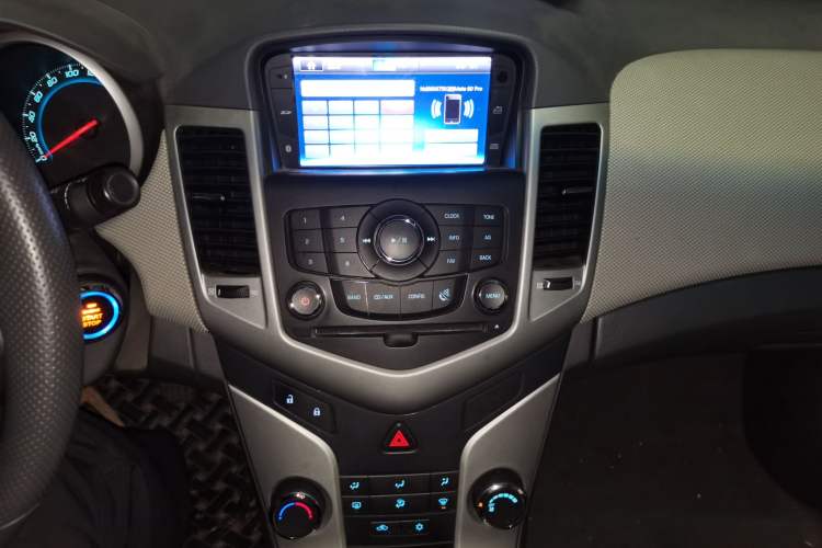 Used Chevrolet Cruze 2012 1.6L SE MT Audio And AC Panel
