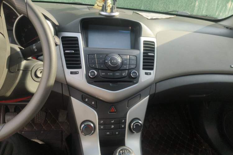 Used Chevrolet Cruze 2012 1.6L SE MT Audio And AC Panel