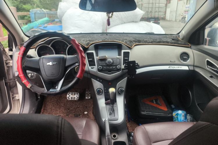 Used Chevrolet Cruze 2012 1.6L SE Automatic Center Console