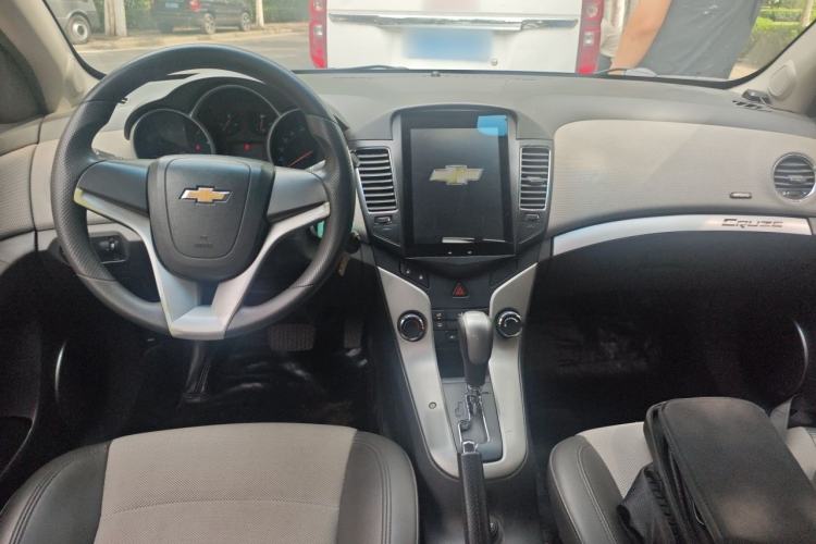 Used Chevrolet Cruze 2012 1.6L SE Automatic Center Console