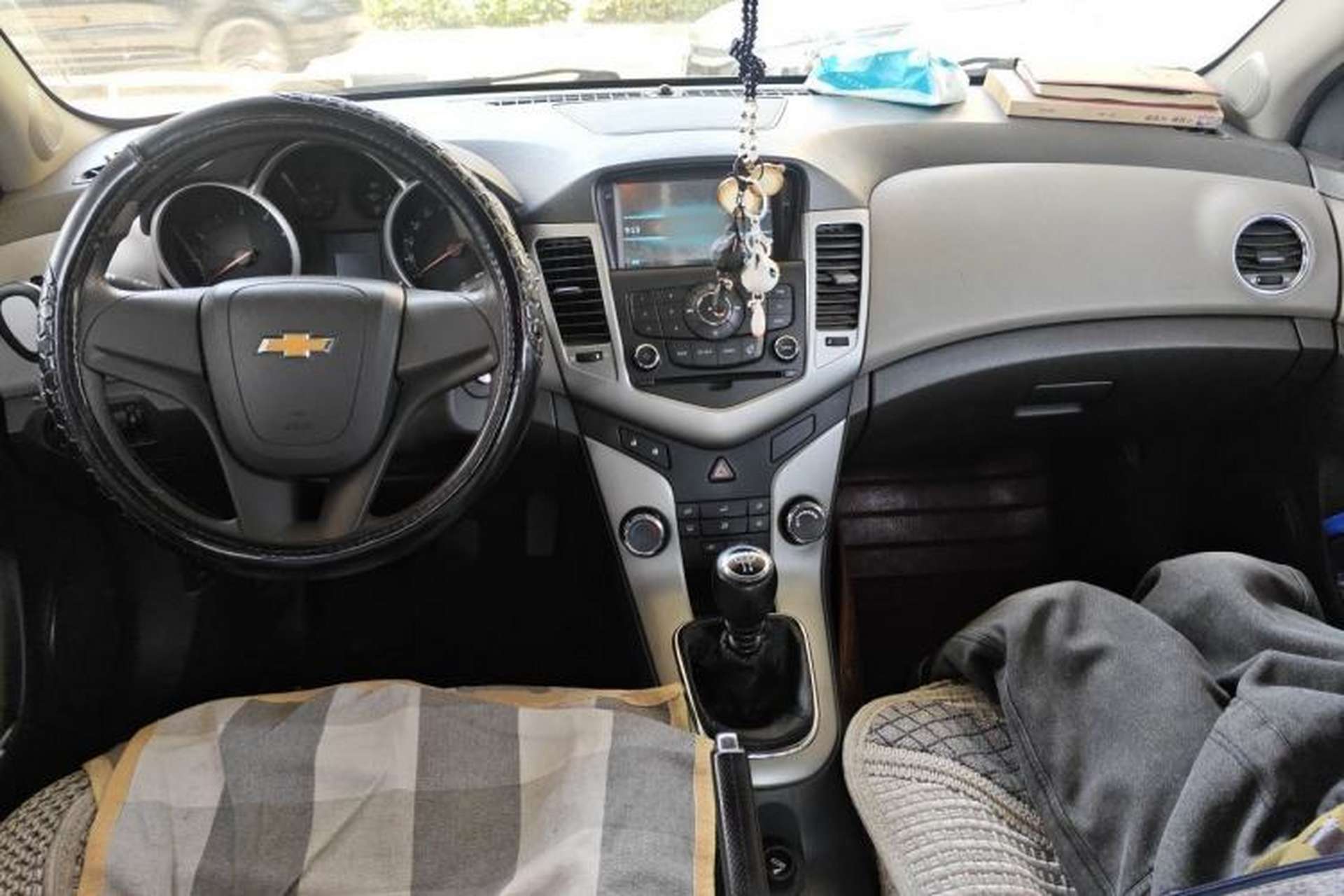Used Chevrolet Cruze 2012 1.6L SL MT Center Console