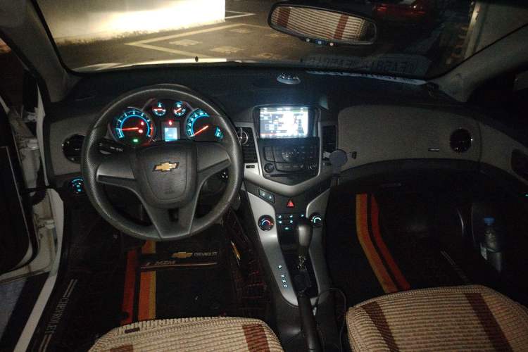 Used Chevrolet Cruze 2012 1.6L SE Automatic Center Console