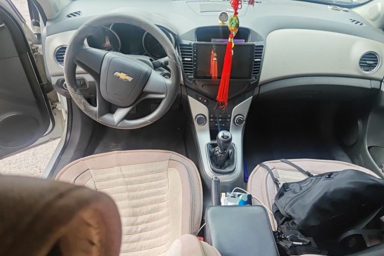 Used Chevrolet Cruze 2012 1.6L SL MT Center Console