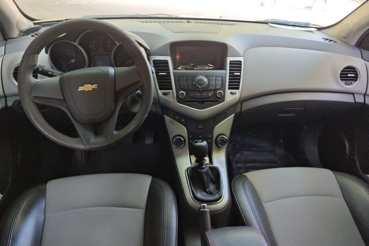 Used Chevrolet Cruze 2012 1.6L SL Grand Edition Manual Transmission Center Console