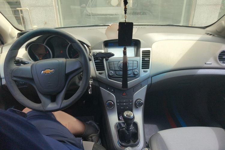 Used Chevrolet Cruze 2012 1.6L SL Grand Edition Automatic Center Console