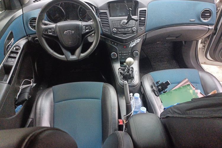 Used Chevrolet Cruze 2012 1.6T SE MT Center Console